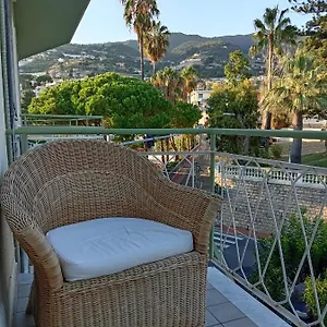 https://appartamento-incantevole-a-ospedaletti.hotelitalianriviera.com