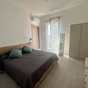 https://a-quattro-passi-dalla-stazione.hotels-amalfi.com